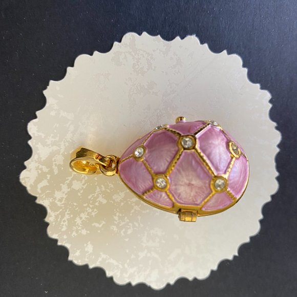 VINTAGE Egg Pendant - Picture 5 of 5